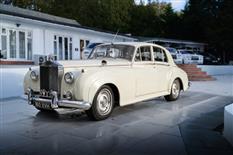 Grand Luxury Chauffeurs - Wedding Car Hire Specialist Photo 7